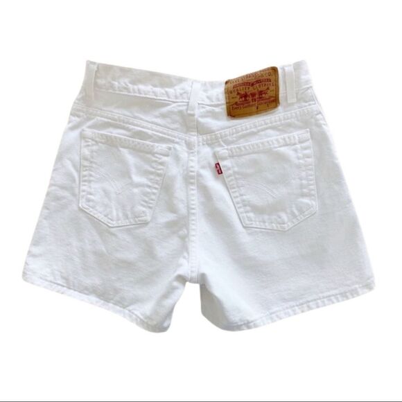 RARE VINTAGE LEVI’S White High Rise Denim Shorts - Picture 3 of 7